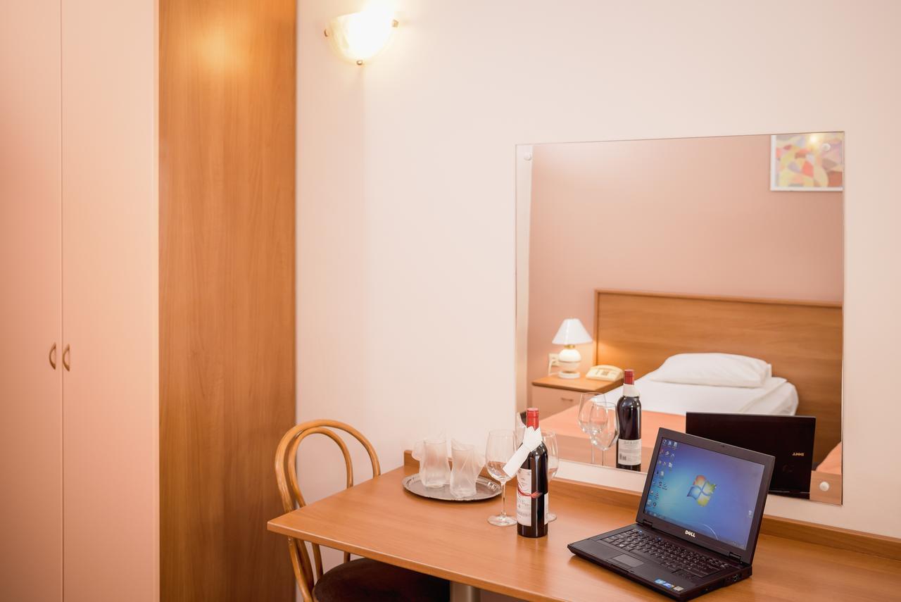 Hotel Reghina Тимишоара Экстерьер фото